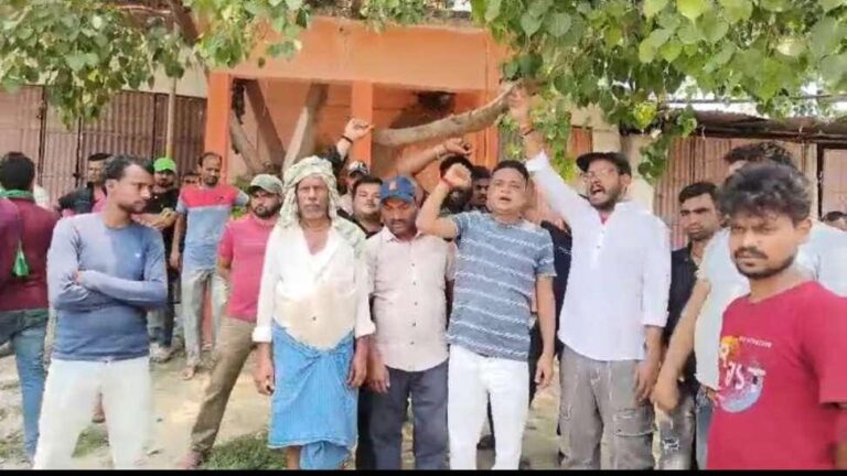 सुपौल के व्यवसायियों में आक्रोश : बाजार बंद कर किया विरोध-प्रदर्शन, सड़क पर उतरकर जतायी नाराजगी