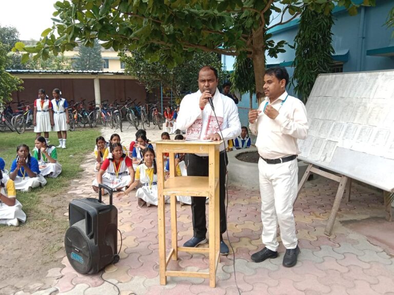 सेंट पीटर स्कूल में आयोजित खेल प्रतियोगिता का पनोरमा ग्रुप के सीएमडी संजीव मिश्रा ने किया फीता काटकर उद्घाटन