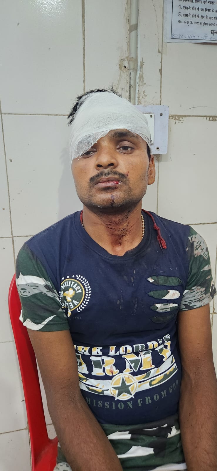 मारपीट व लूट को लेकर सदर थाना में दिया गया आवेदन