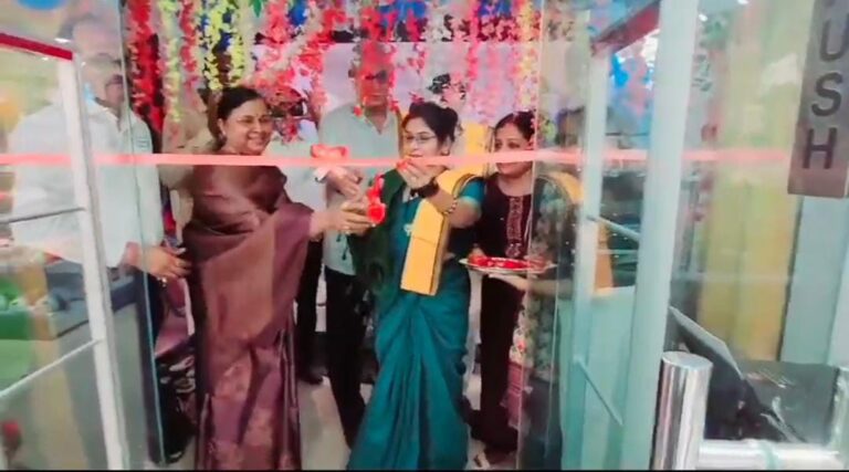 पटना के राजीव नगर में “द संडे फैक्टरी वैराइटी मेगा मॉल, लाइफस्टाइल लीविंग स्टोर” का डिप्टी मेयर रेशमी चंद्रवंशी ने की उद्धाटन