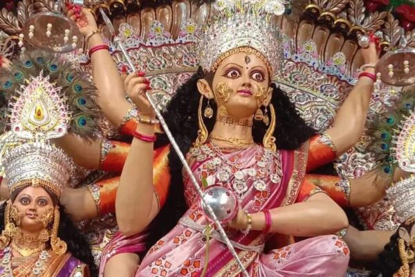 दुर्गा पूजा भारत में मनाए जाने वाले सबसे बड़े त्योहारों में से एक
