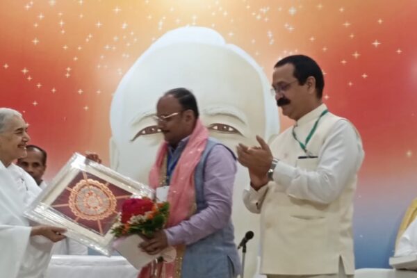 आईआईएमसी के प्राध्यापक डाॅ. विनीत उत्पल की पुस्तक का ब्रह्माकुमारीज में विमोचन