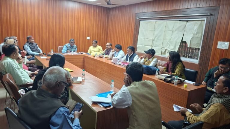 परीक्षा नियंत्रक की अध्यक्षता में दीक्षांत समारोह हेतु गठित समितियों के संयोजकों की बैठक आयोजित